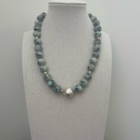 ✨ Lucky Brand Stone & Pearl Collar Necklace ✨ - Picture 3 of 8